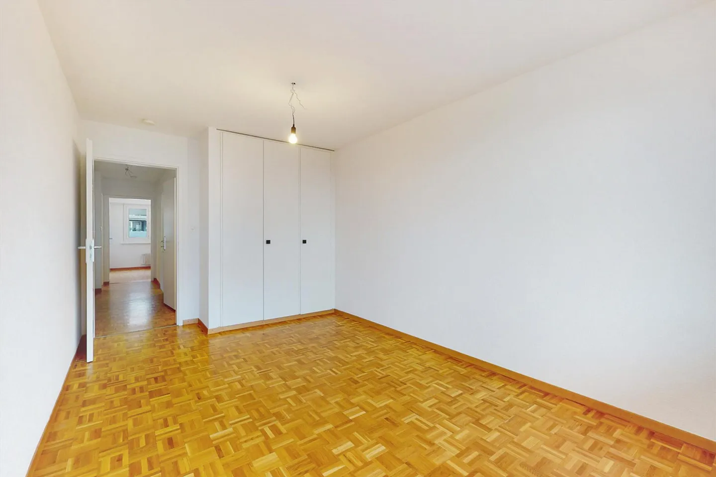 Apartment with a magnificent view of the lake! - Photo 3 of 11