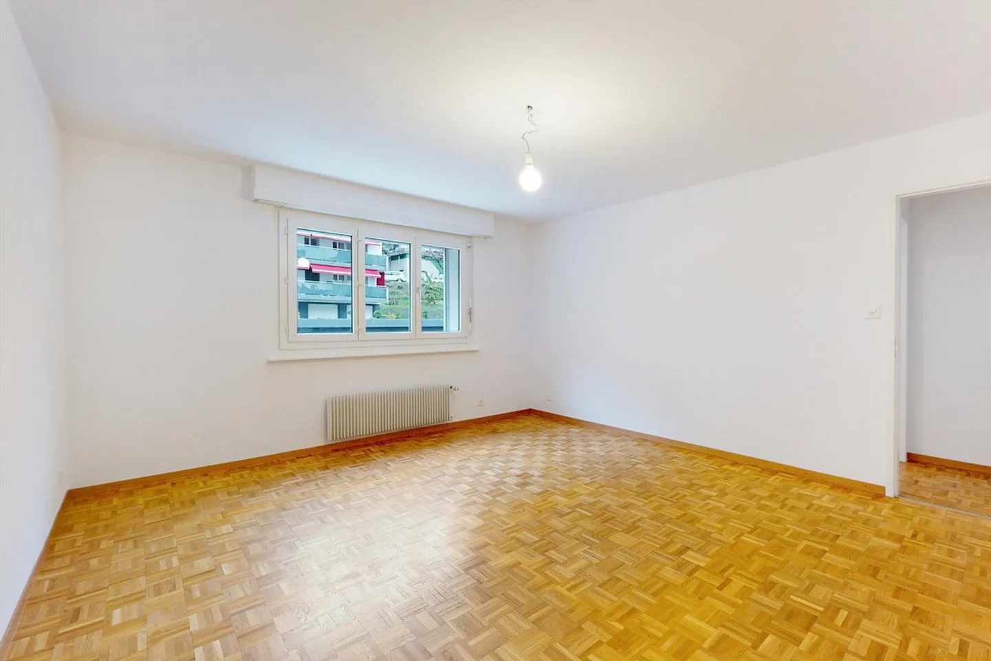 Apartment with a magnificent view of the lake! - Photo 4 of 11