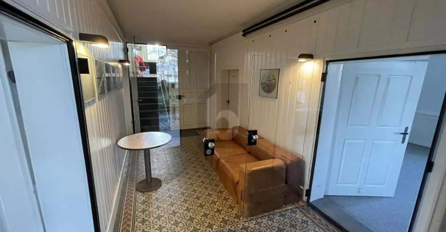 GROUND FLOOR IN CENTRAL LOCATION - Photo 2 of 5