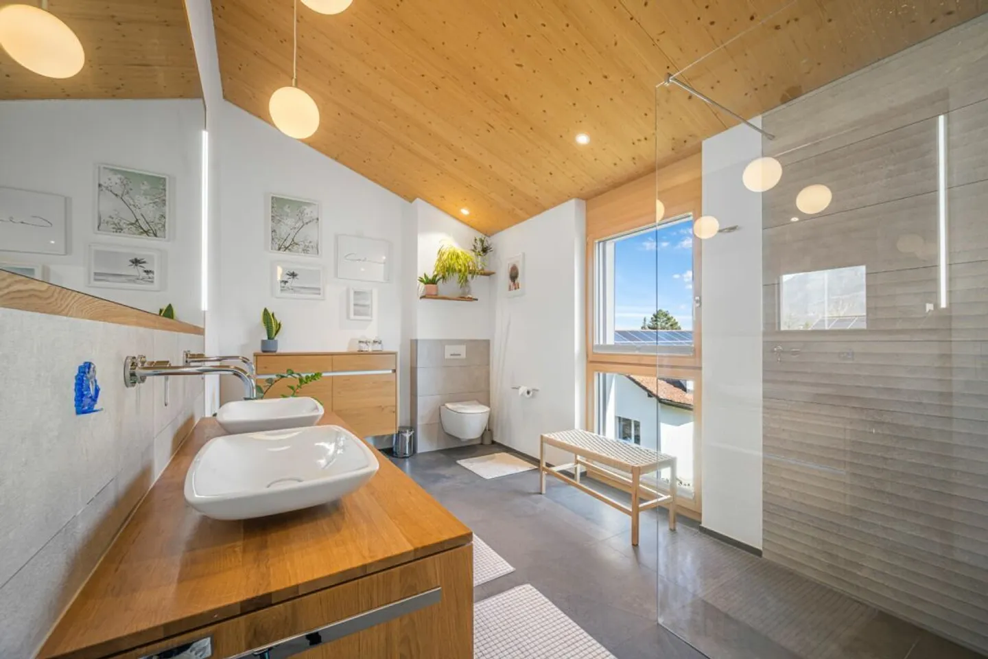 RAFFINIERT UND MODERN: FREISTEHENDES EINFAMILIENHAUS AN RUHIGER LAGE - Foto 6 von 8