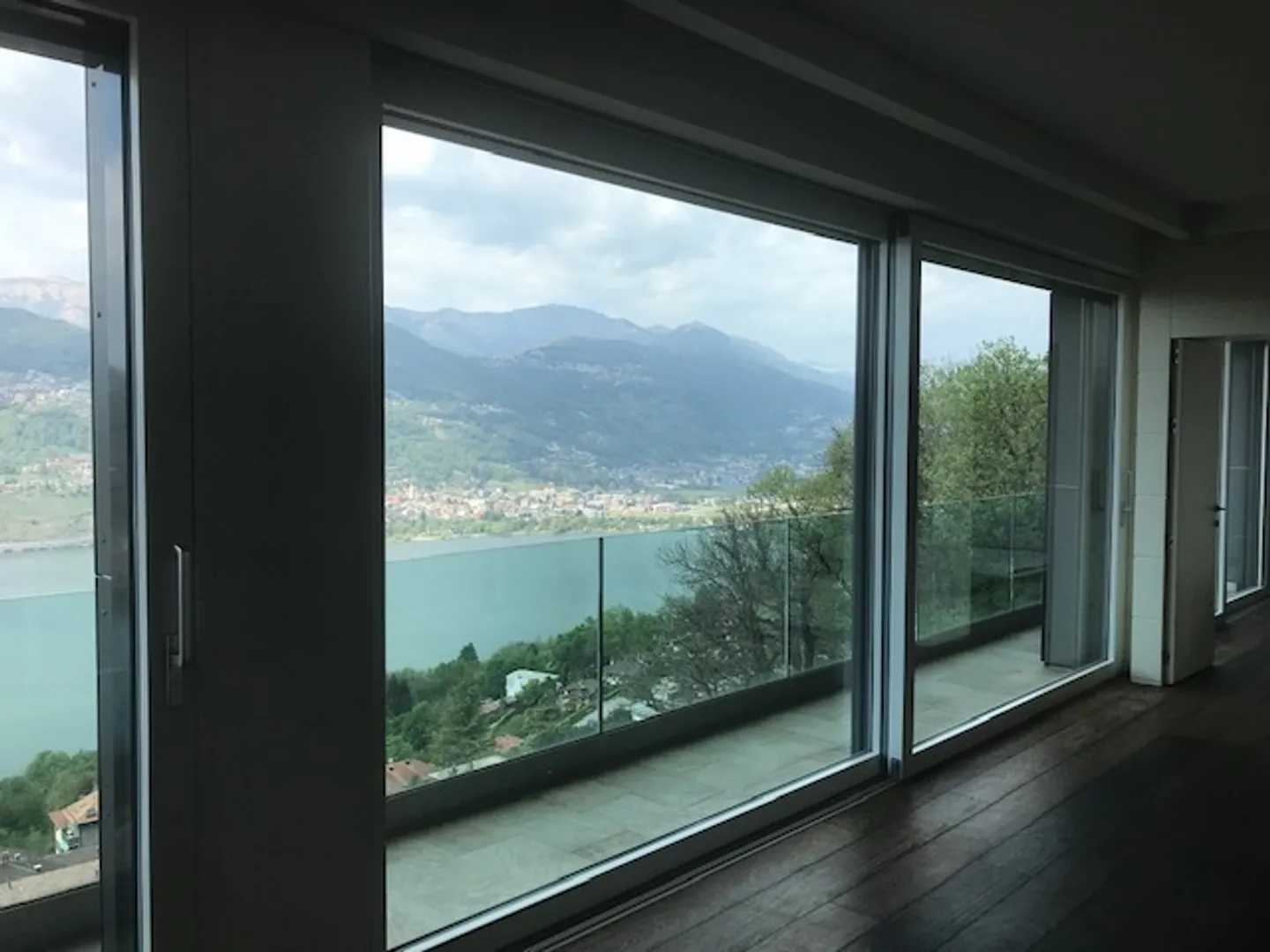 Luxus-Doppelhaushälfte in Montagnola - Foto 1 von 3