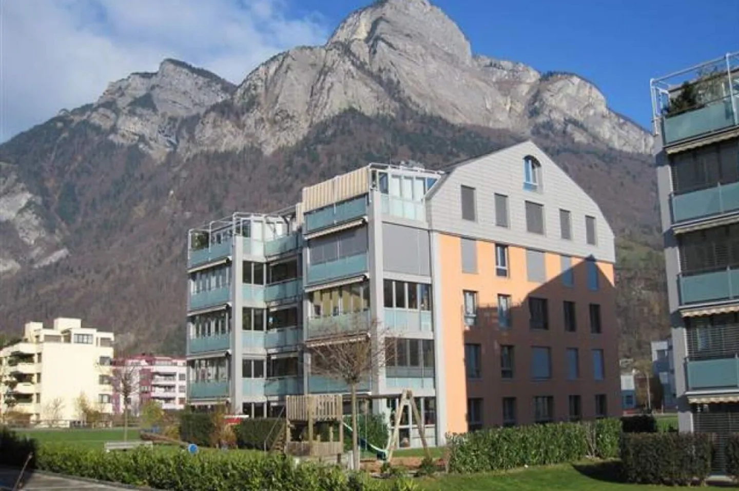 CENTRAL, ENSOLEILLÉ & FAMILIAL - ATTRACTIVE MAISONETTE PENTHOUSE DE 5.5 CHAMBRES - Photo 1 sur 15