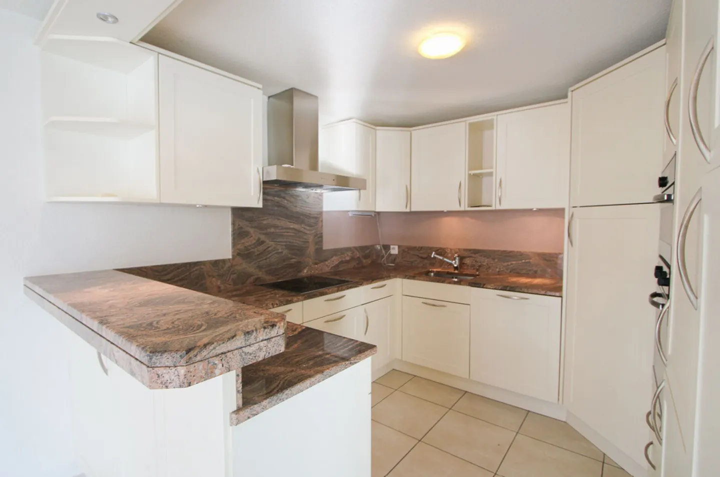 CENTRAL, ENSOLEILLÉ & FAMILIAL - ATTRACTIVE MAISONETTE PENTHOUSE DE 5.5 CHAMBRES - Photo 6 sur 15