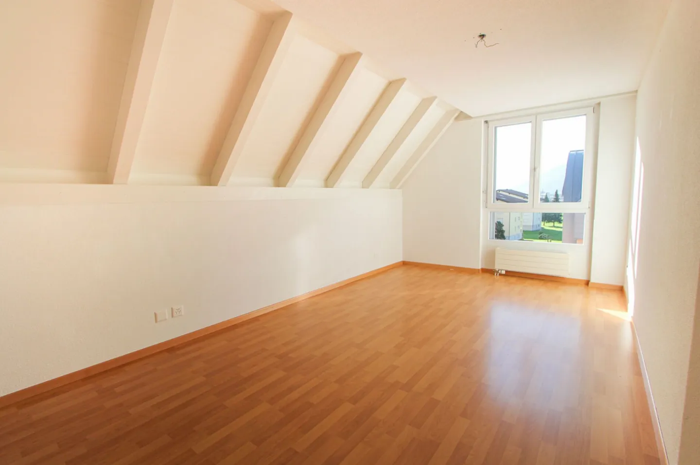 CENTRAL, ENSOLEILLÉ & FAMILIAL - ATTRACTIVE MAISONETTE PENTHOUSE DE 5.5 CHAMBRES - Photo 12 sur 15