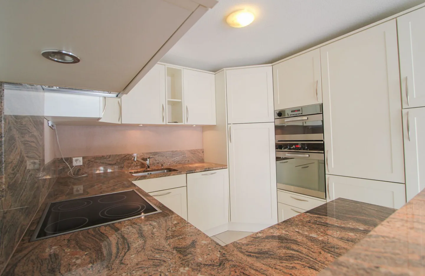 CENTRAL, ENSOLEILLÉ & FAMILIAL - ATTRACTIVE MAISONETTE PENTHOUSE DE 5.5 CHAMBRES - Photo 7 sur 15