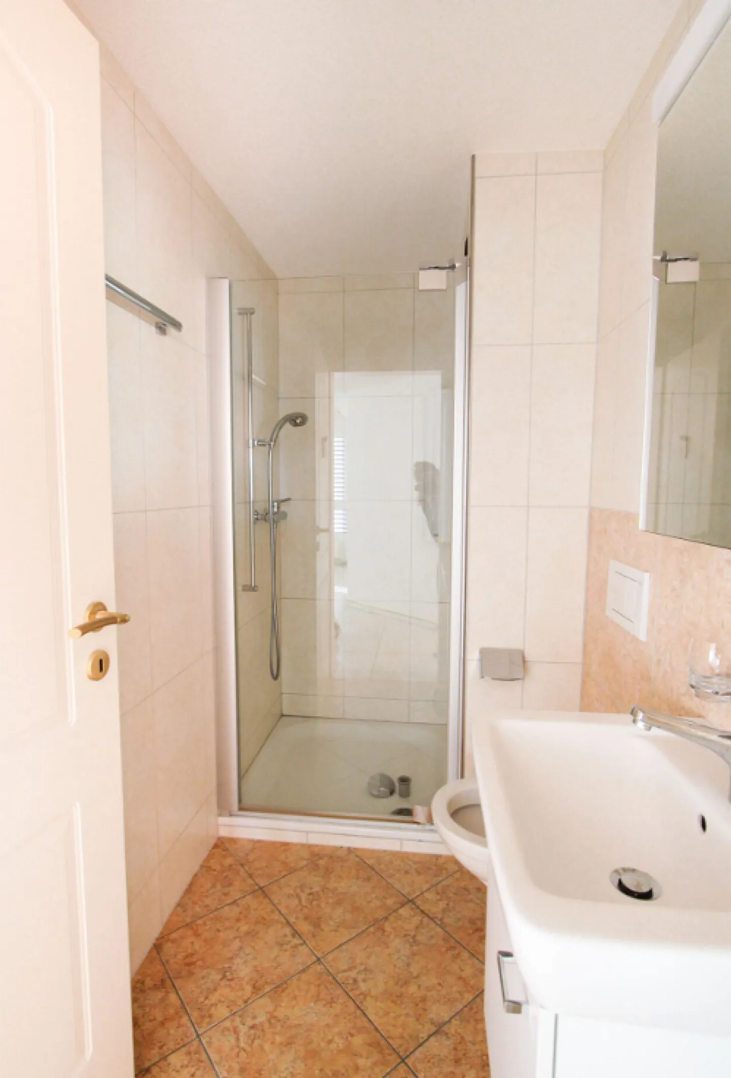 CENTRAL, ENSOLEILLÉ & FAMILIAL - ATTRACTIVE MAISONETTE PENTHOUSE DE 5.5 CHAMBRES - Photo 8 sur 15