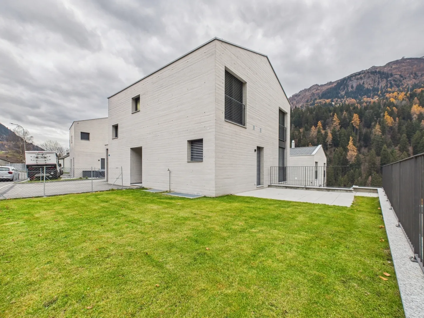 Moderne Villa mit privatem Garten - Foto 1 von 13