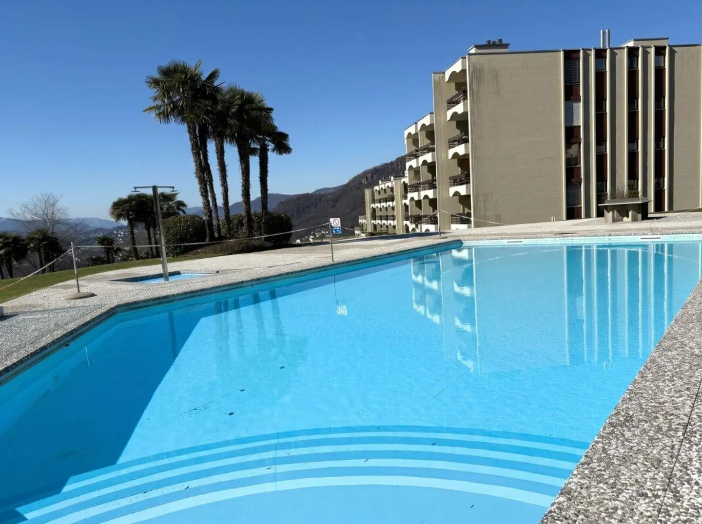 Magnificent 3.5 rooms in the residential resort of Cadro - Photo 1 of 10