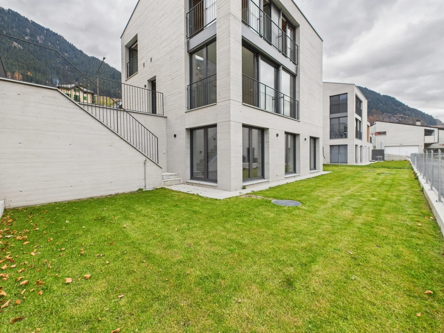 Moderne Villa mit privatem Garten - Foto 12 von 13