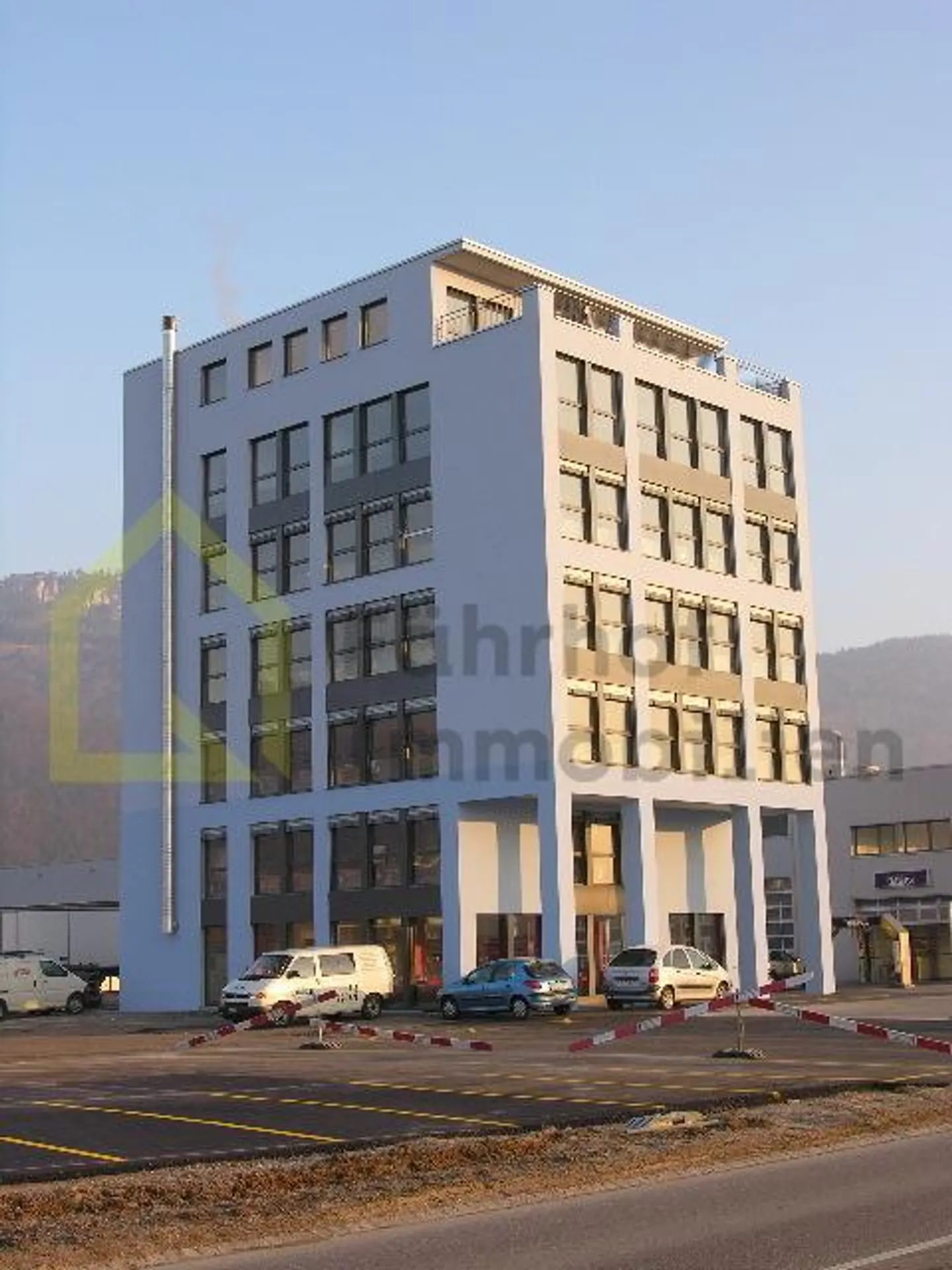 Bureaux modernes et lumineux près de l'accès autoroutier - Photo 10 sur 12