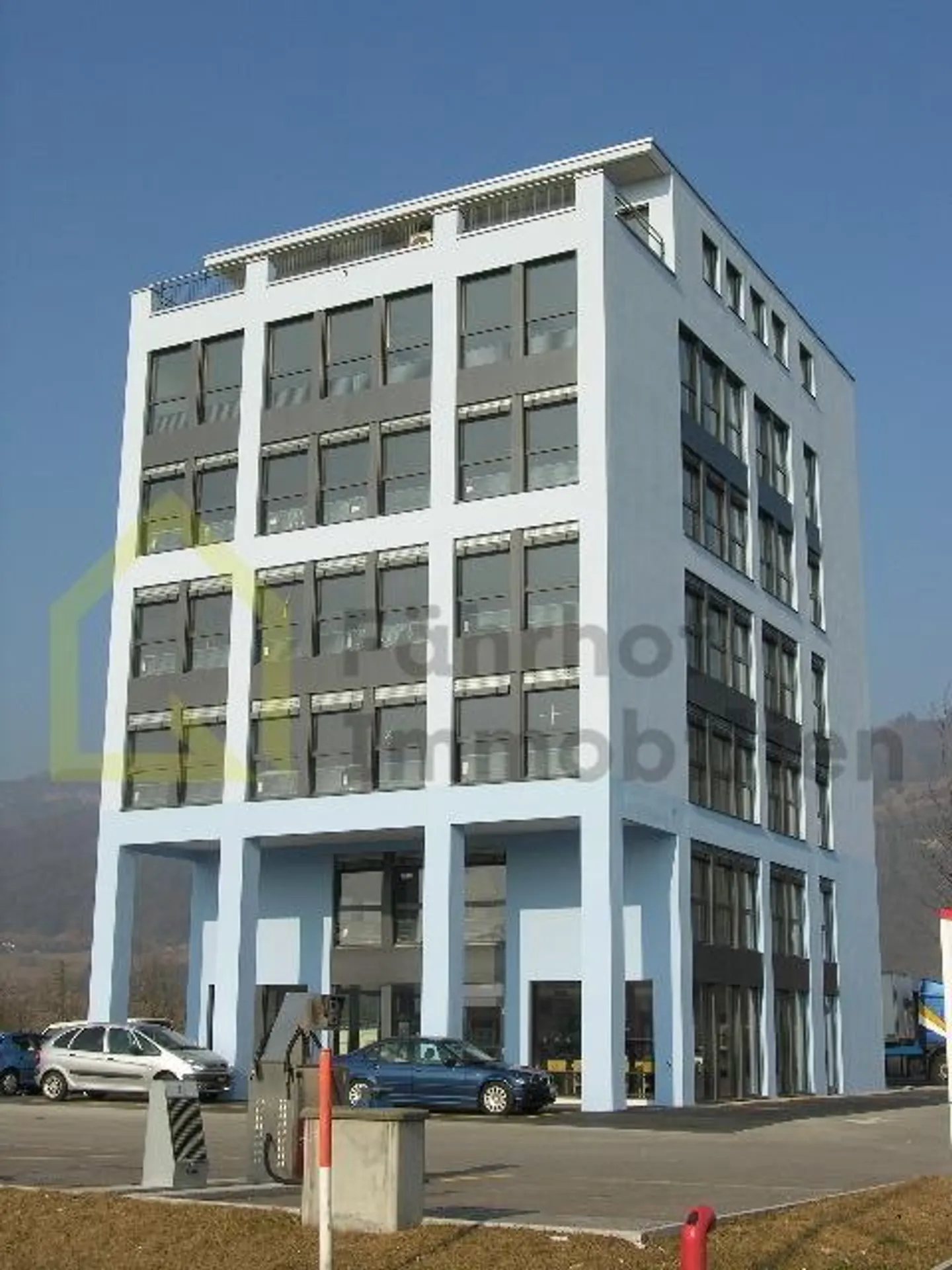 Bureaux modernes et lumineux près de l'accès autoroutier - Photo 11 sur 12