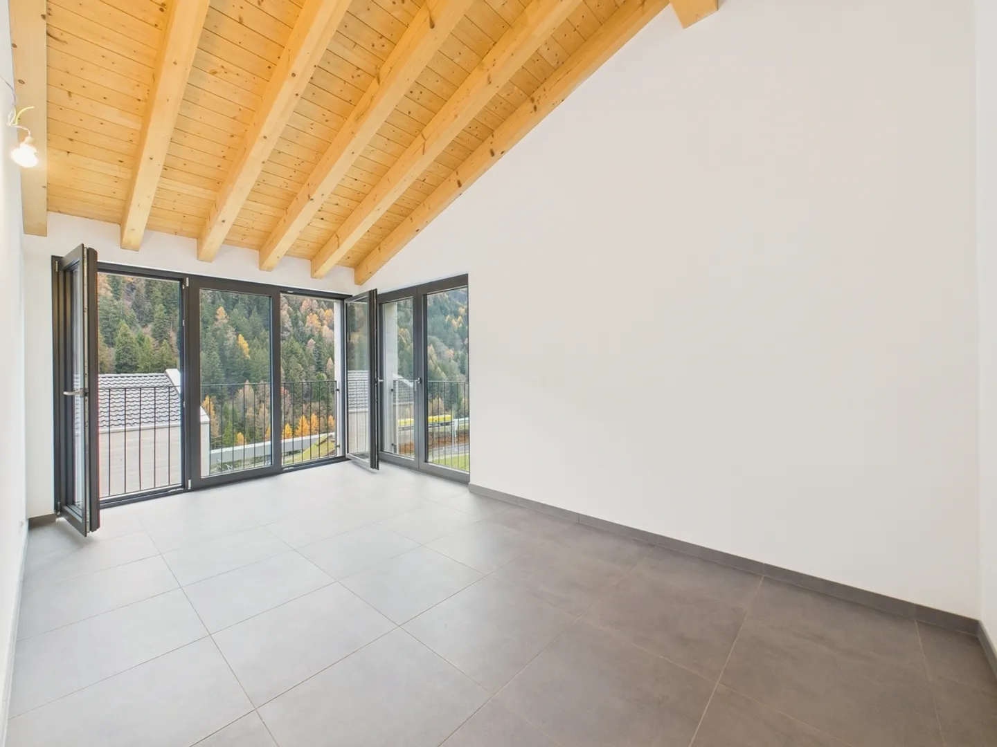 Moderne Villa mit privatem Garten - Foto 9 von 13