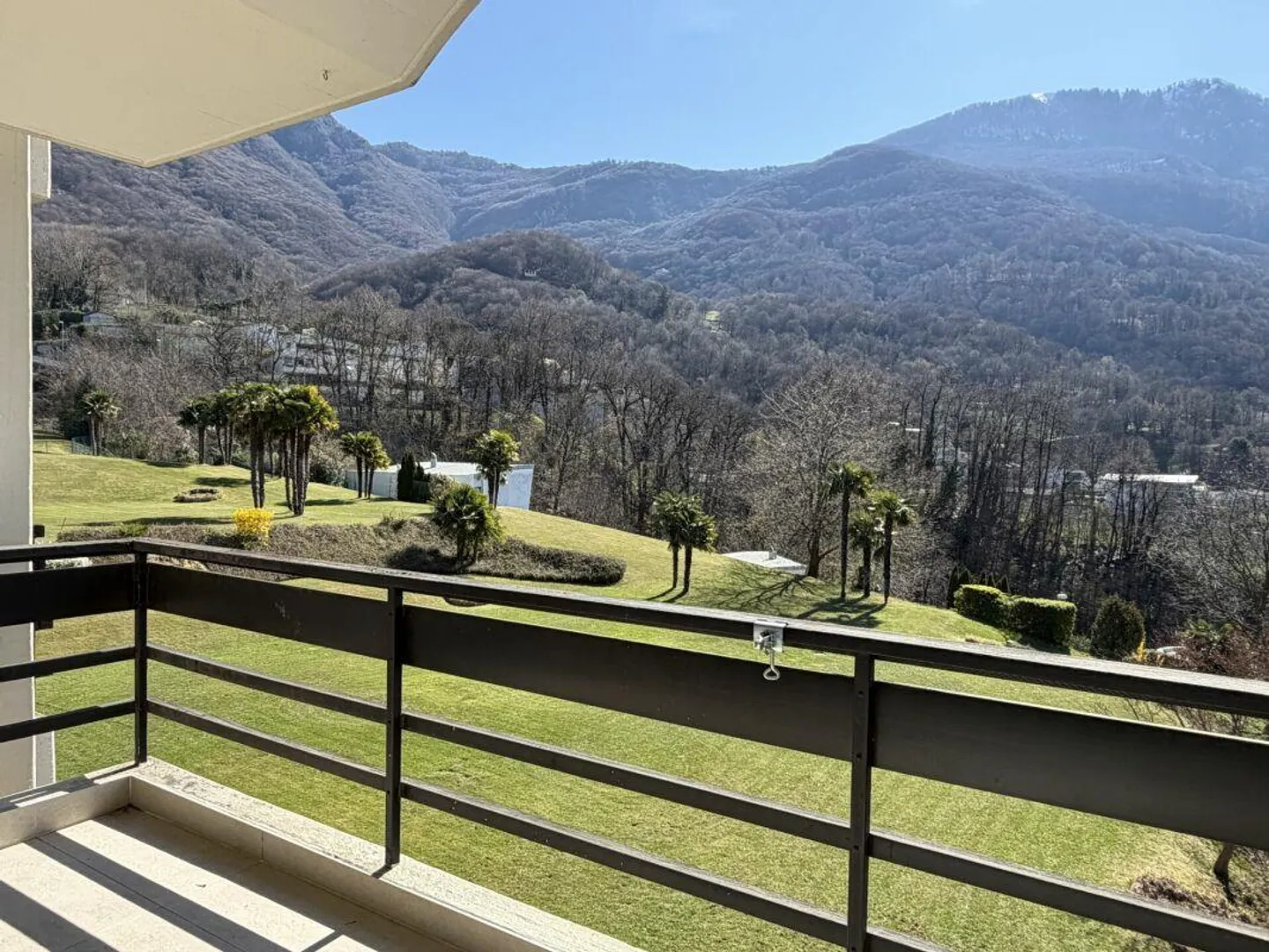Magnificent 3.5 rooms in the residential resort of Cadro - Photo 10 of 10