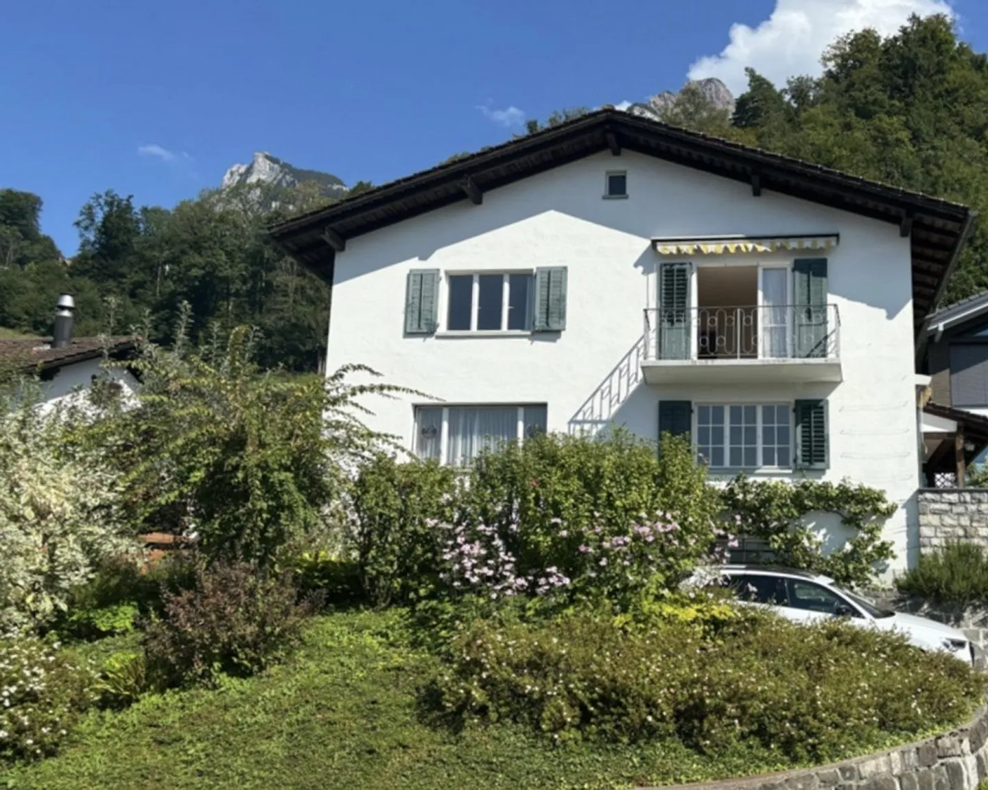 Affascinante casa unifamiliare di 6,5 stanze a Schwyz - Foto 1 di 13