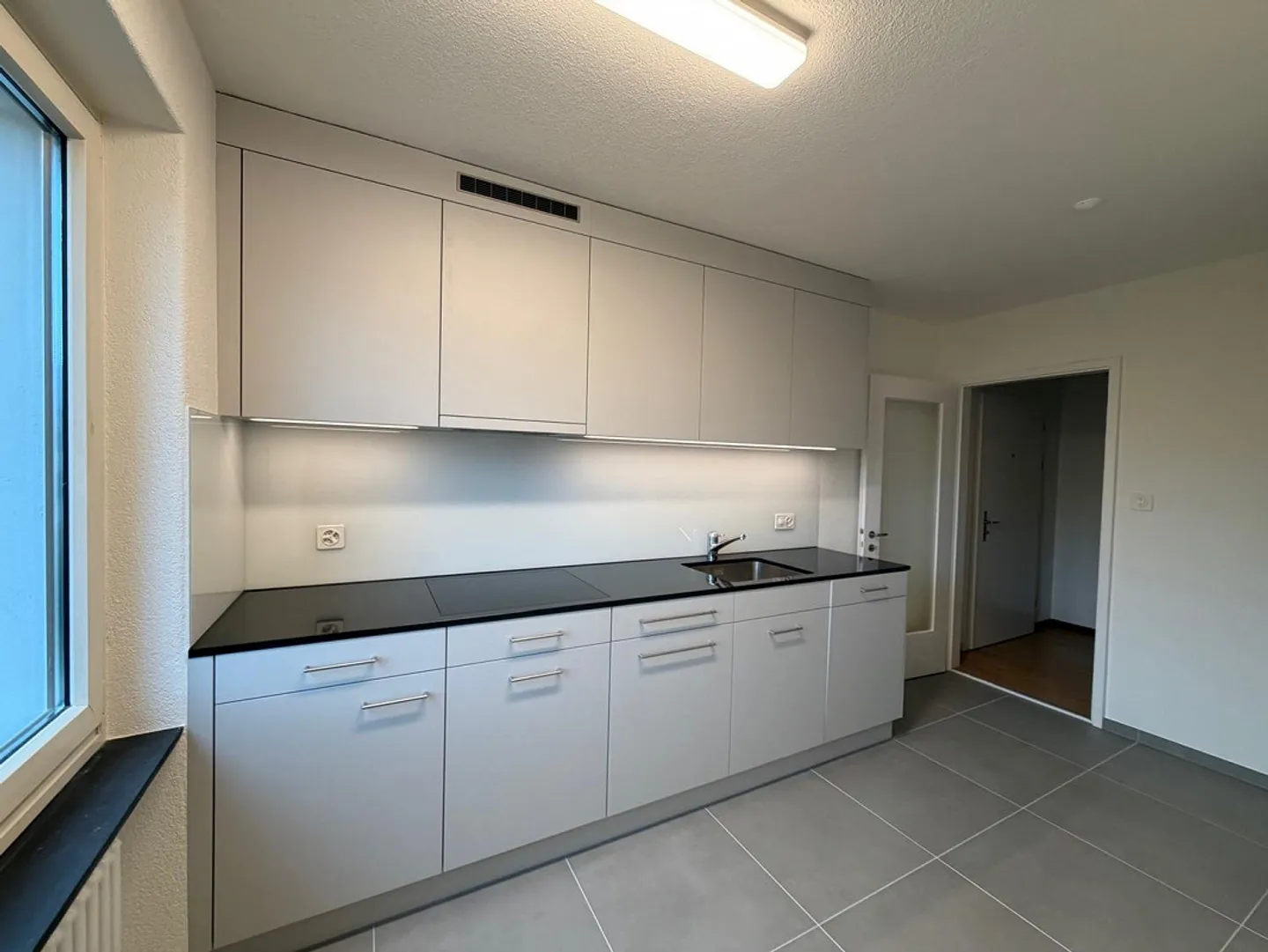 Appartement 3,5 pièces dans un emplacement vert calme, près du centre-ville - Photo 5 sur 11