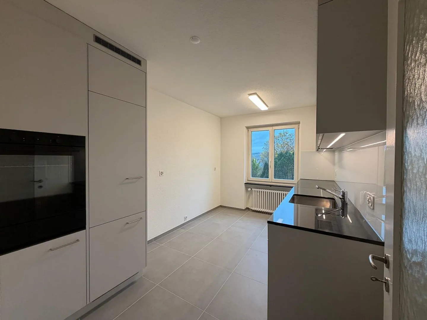 Appartement 3,5 pièces dans un emplacement vert calme, près du centre-ville - Photo 6 sur 11