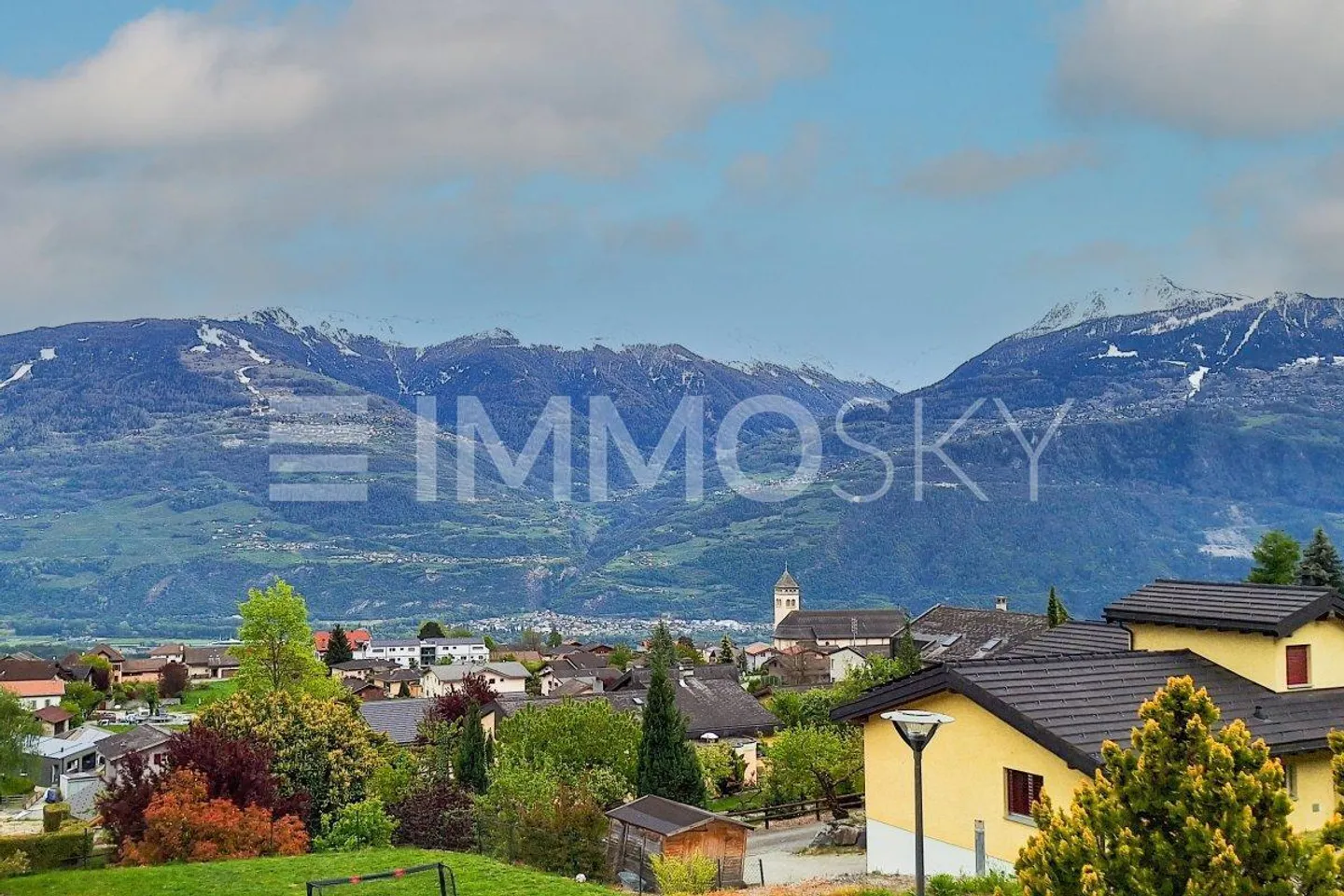 Baugrundstück mit Aussicht und Ruhe - Foto 2 von 4