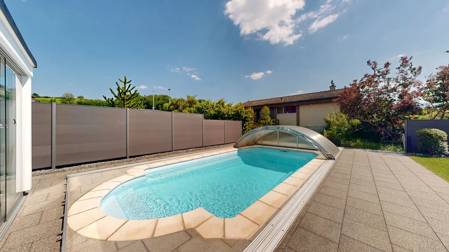 Modern 5.5-room single-family house with pool and double carport - Photo 7 of 17