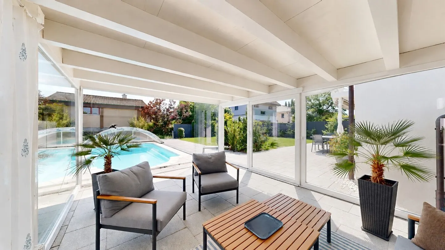Modern 5.5-room single-family house with pool and double carport - Photo 10 of 17