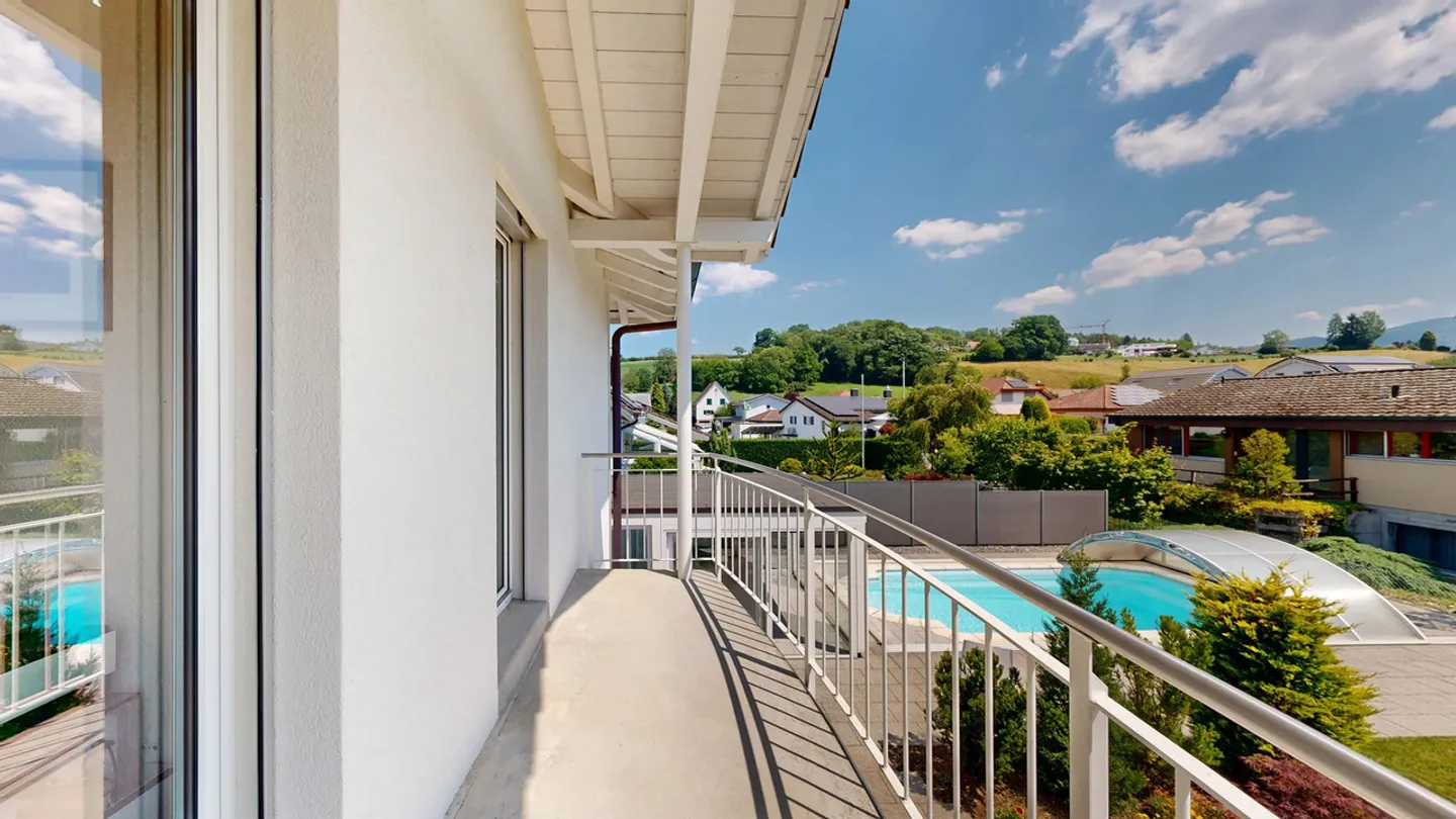 Modern 5.5-room single-family house with pool and double carport - Photo 15 of 17