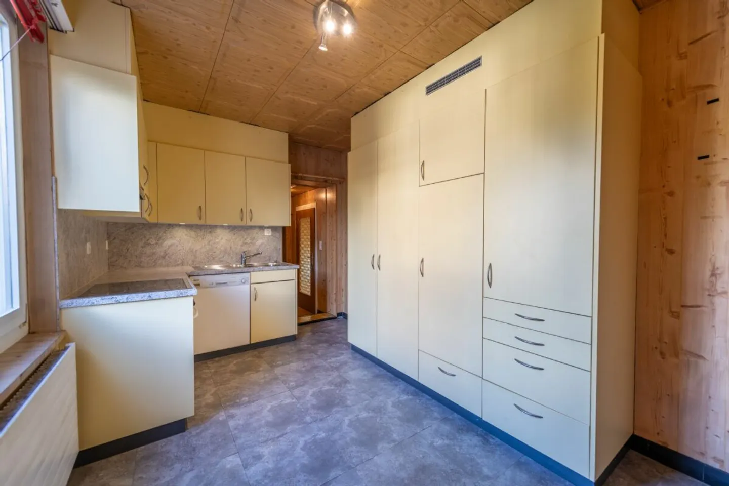 Ristrutturazione o nuova costruzione: Ampio terreno con grande potenziale - Foto 2 di 19