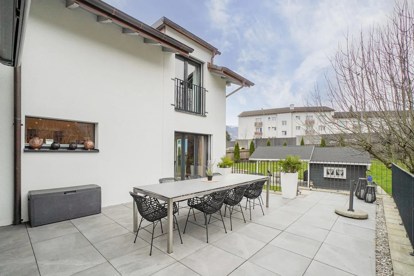 NUOVO E STILOSO: CASA UNIFAMILIARE DI 6,5 STANZE CON GRANDE GIARDINO - Foto 3 di 5