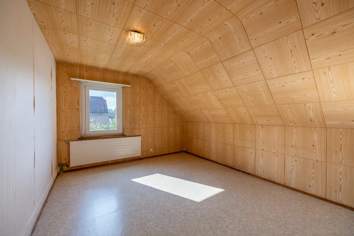 Ristrutturazione o nuova costruzione: Ampio terreno con grande potenziale - Foto 9 di 19