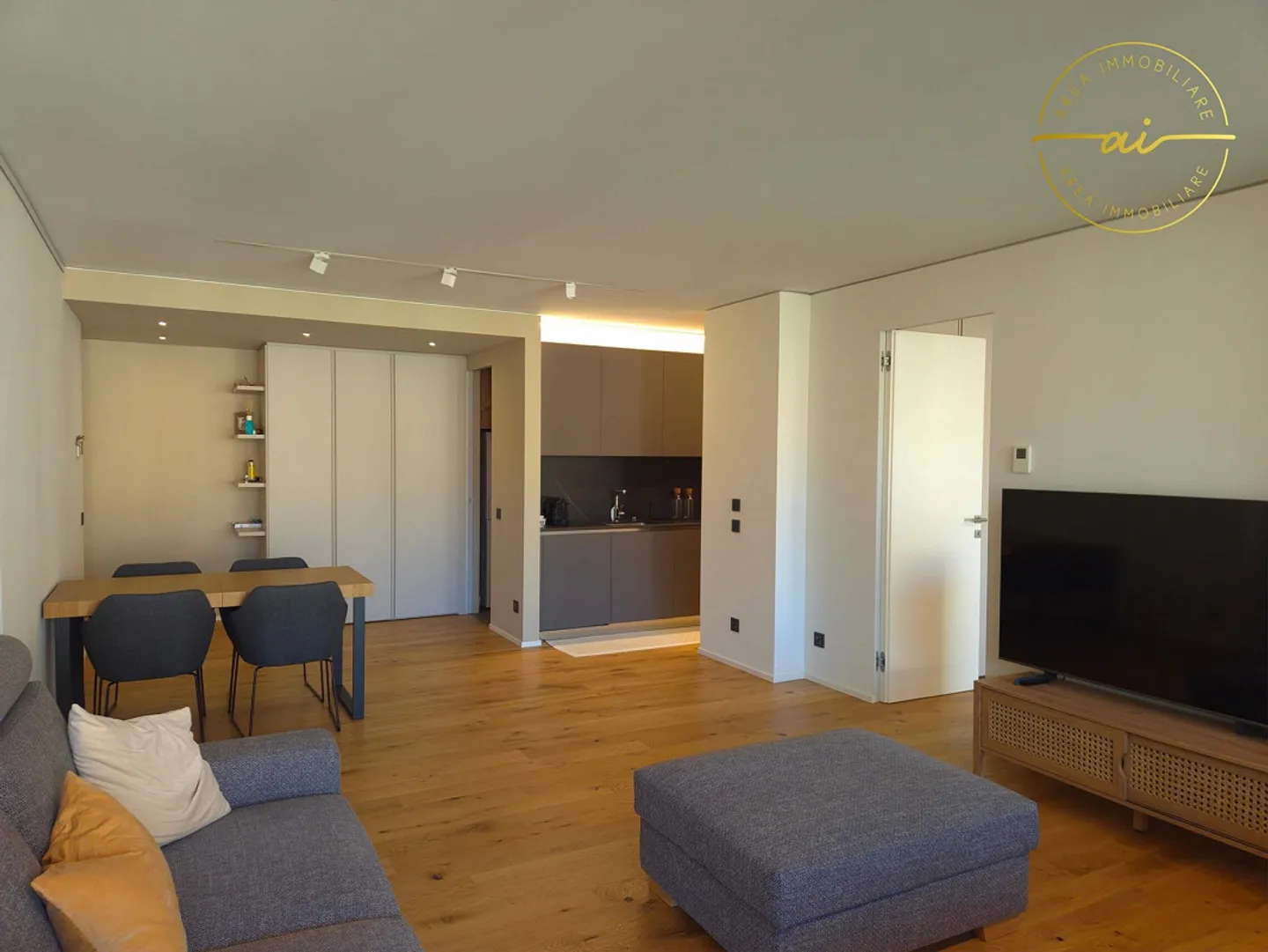 REFINED 3.5-ROOM APARTMENT WITH TERRACE IN PARADISO - Photo 9 of 13