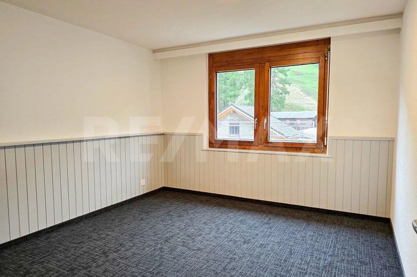 Freshly renovated 2.5-room apartment in Zermatt with rare car access - Photo 8 of 13