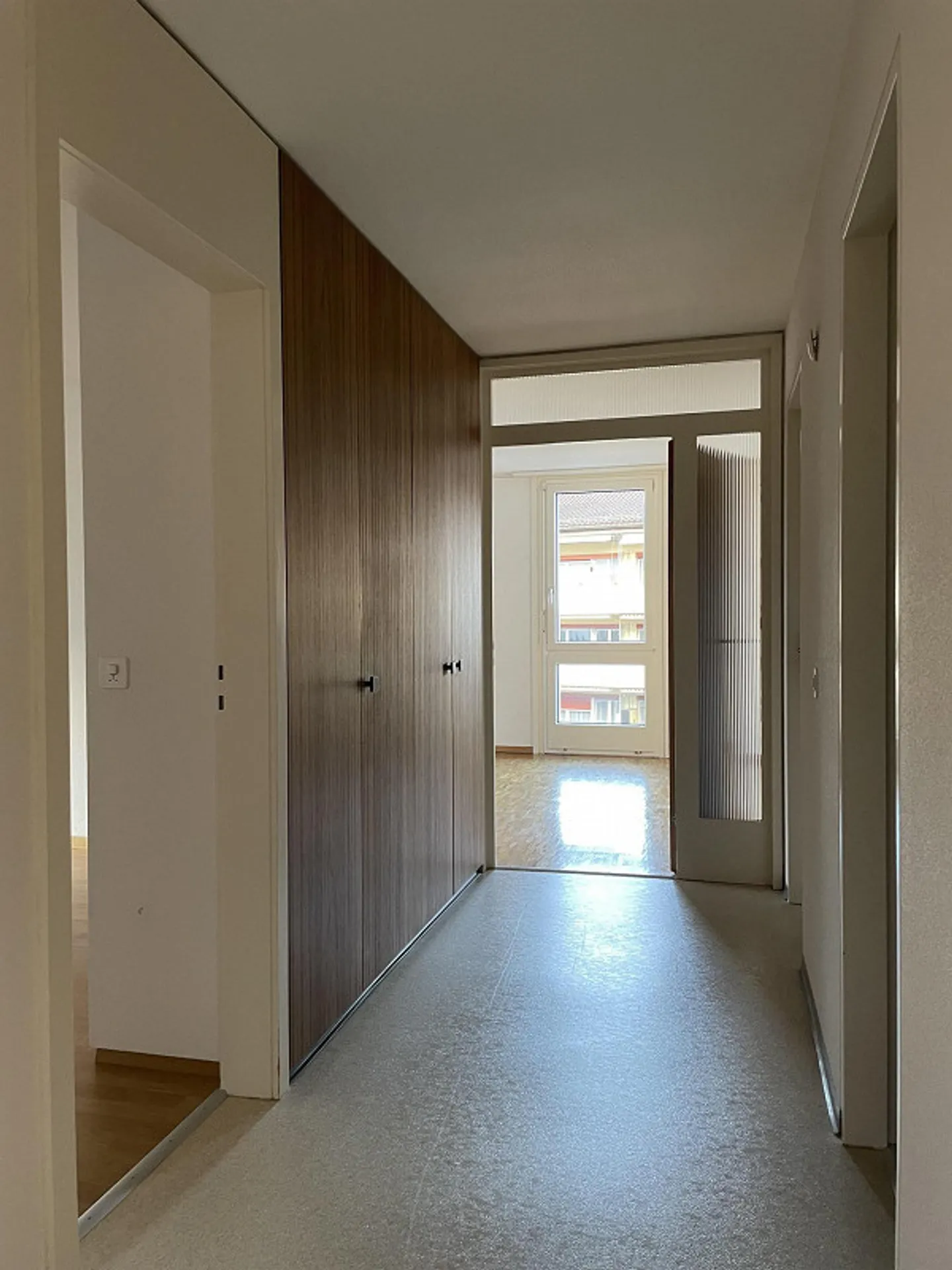 Apartment for rent - Photo 3 of 13