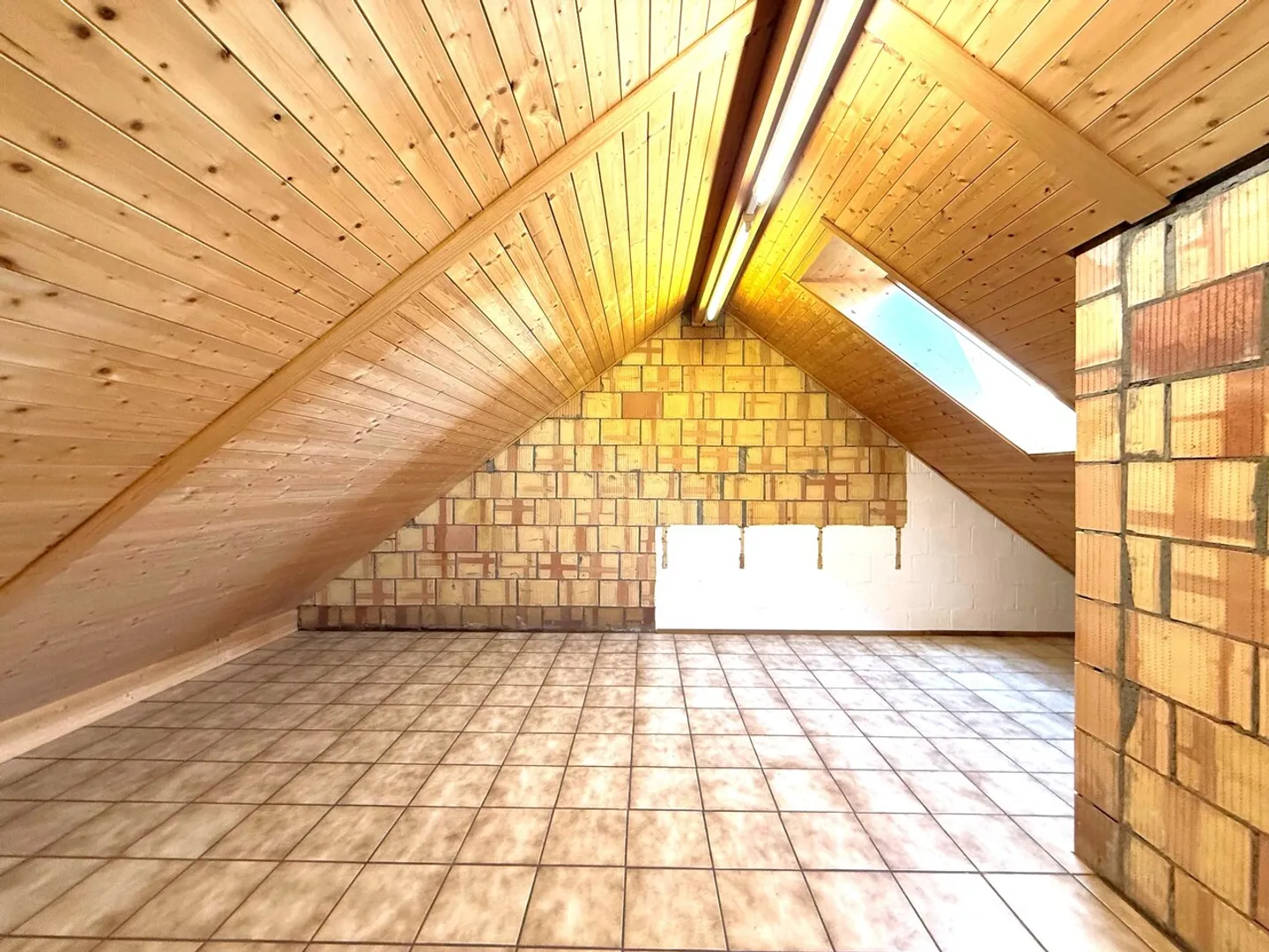 Appartamento Maisonette con Charme - Pulito & Pitturato - Foto 10 di 14