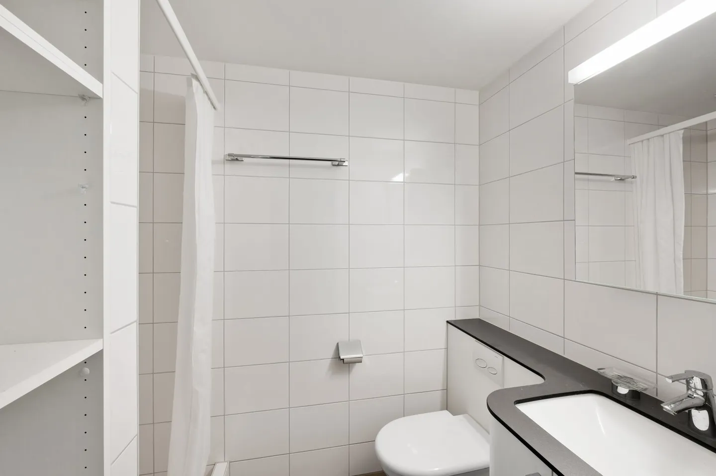 2 NET RENT WAIVED - YOUR NEW APARTMENT AWAITS! - Photo 2 of 5