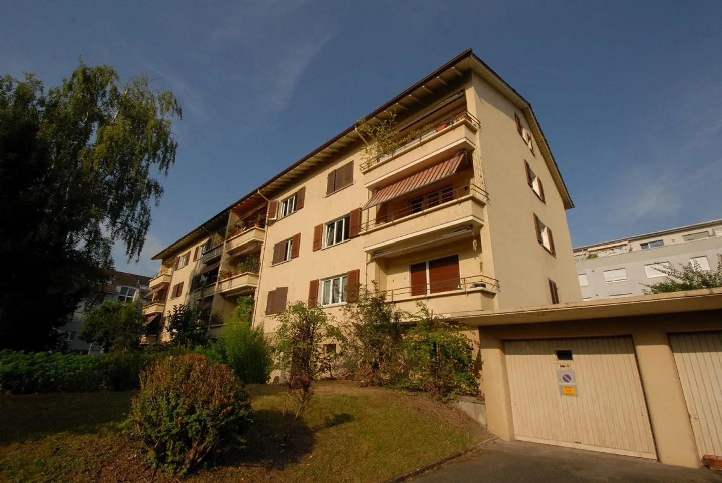 Appartamento 4 locali ben tenuto e accuratamente ristrutturato a Binningen - Foto 1 di 11
