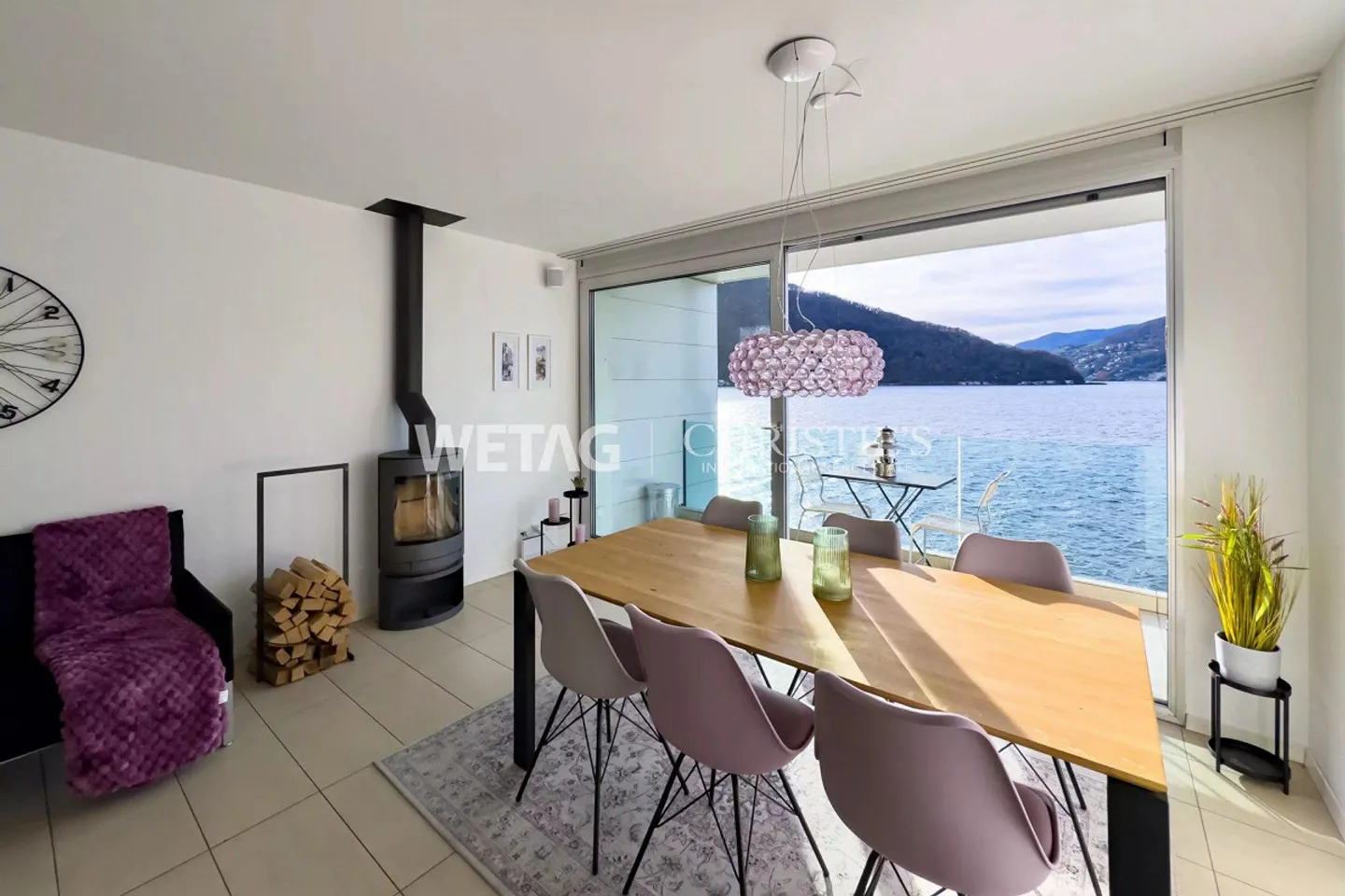 Lugano-Bissone : Villa directement au bord du lac, avec quai et place de bateau électrique à vendre, résidence secondaire possible - Photo 2 sur 13