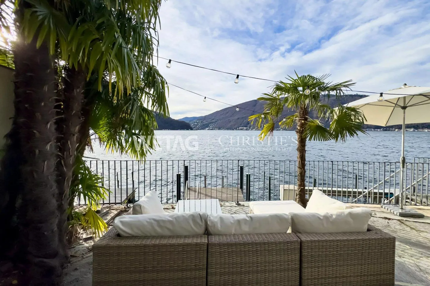 Lugano-Bissone : Villa directement au bord du lac, avec quai et place de bateau électrique à vendre, résidence secondaire possible - Photo 1 sur 13