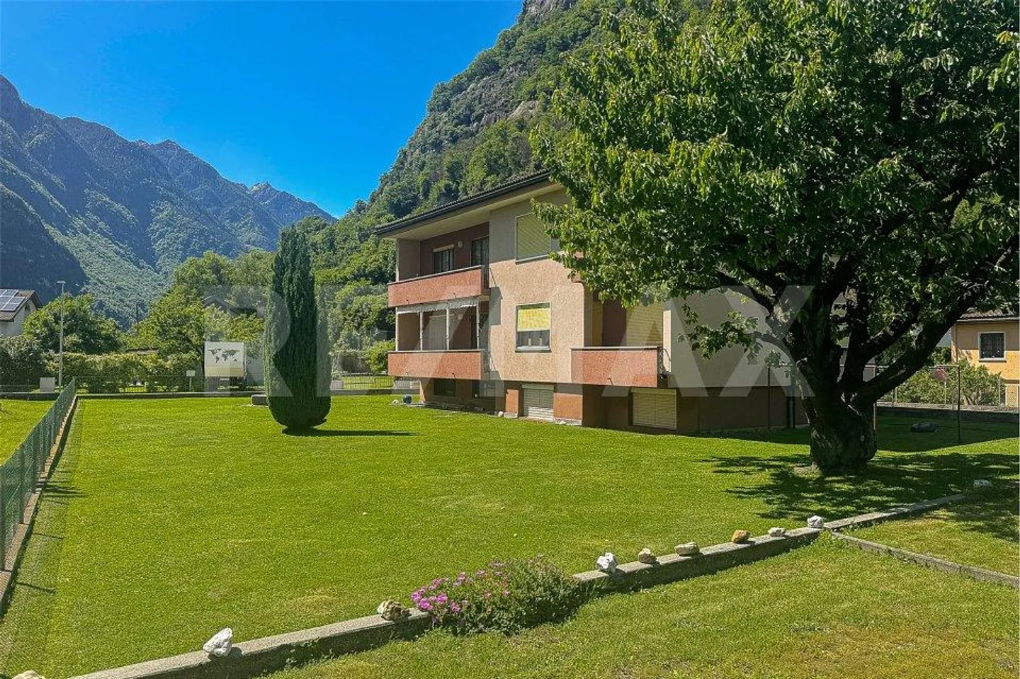 Maison avec 3 appartements - Photo 4 sur 13