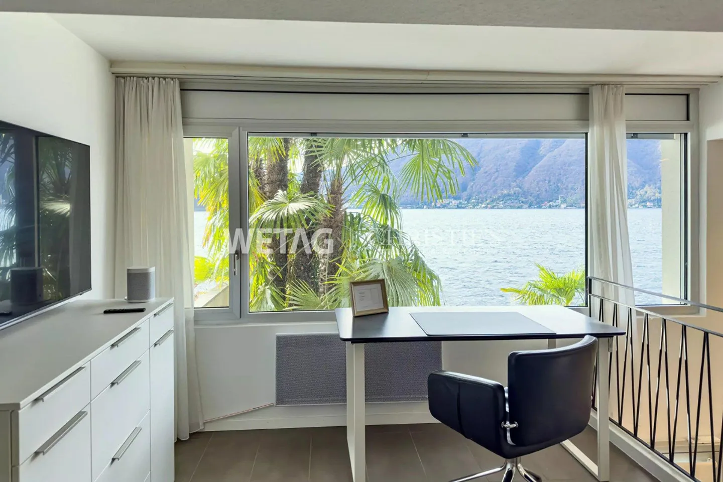 Lugano-Bissone : Villa directement au bord du lac, avec quai et place de bateau électrique à vendre, résidence secondaire possible - Photo 8 sur 13