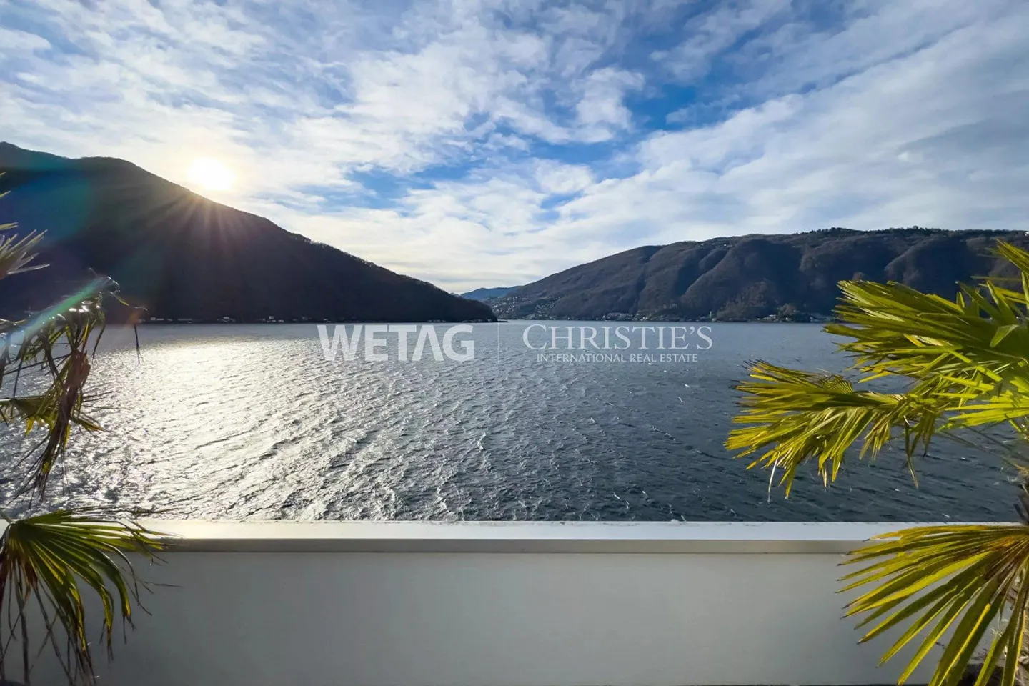 Lugano-Bissone : Villa directement au bord du lac, avec quai et place de bateau électrique à vendre, résidence secondaire possible - Photo 13 sur 13