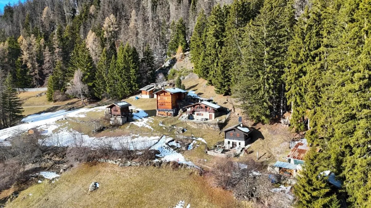 Cabane de montagne confortable dans une nature idyllique - Photo 2 sur 10