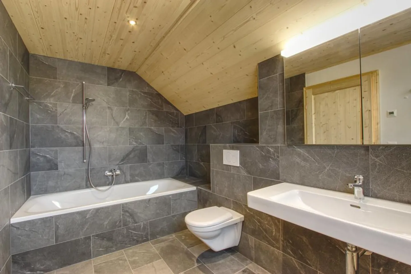 Habitat durable dans votre propre maison de 5,5 pièces - Photo 5 sur 10