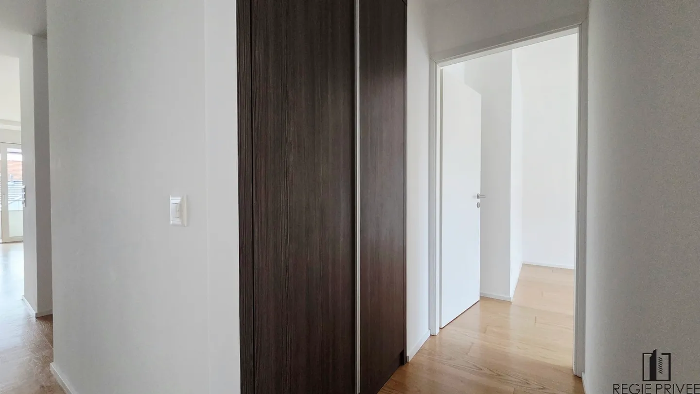 Geräumige 4,5-Zimmer-Wohnung mit Balkon - Foto 8 von 12