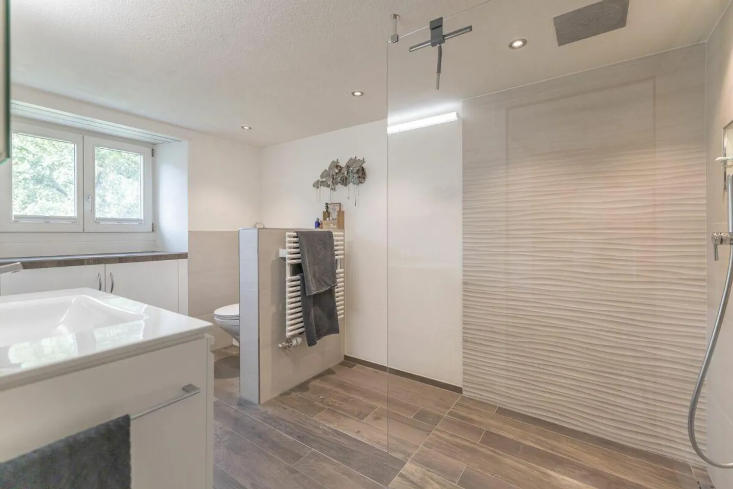 5.5-Room Semi-Detached House in a Sunny Residential Area - Photo 7 of 14