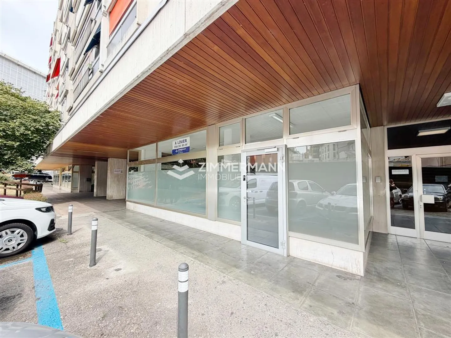 Magasin à louer - Photo 2 sur 10