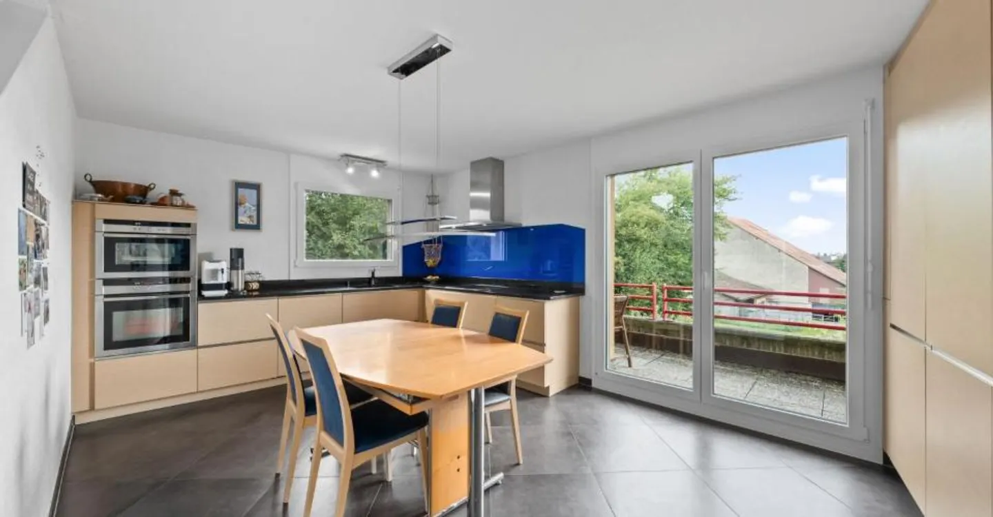 Architektenvilla mit 7,5 Zimmern, beheiztem Pool und Jacuzzi 5 Minuten von Payerne entfernt - Foto 2 von 11