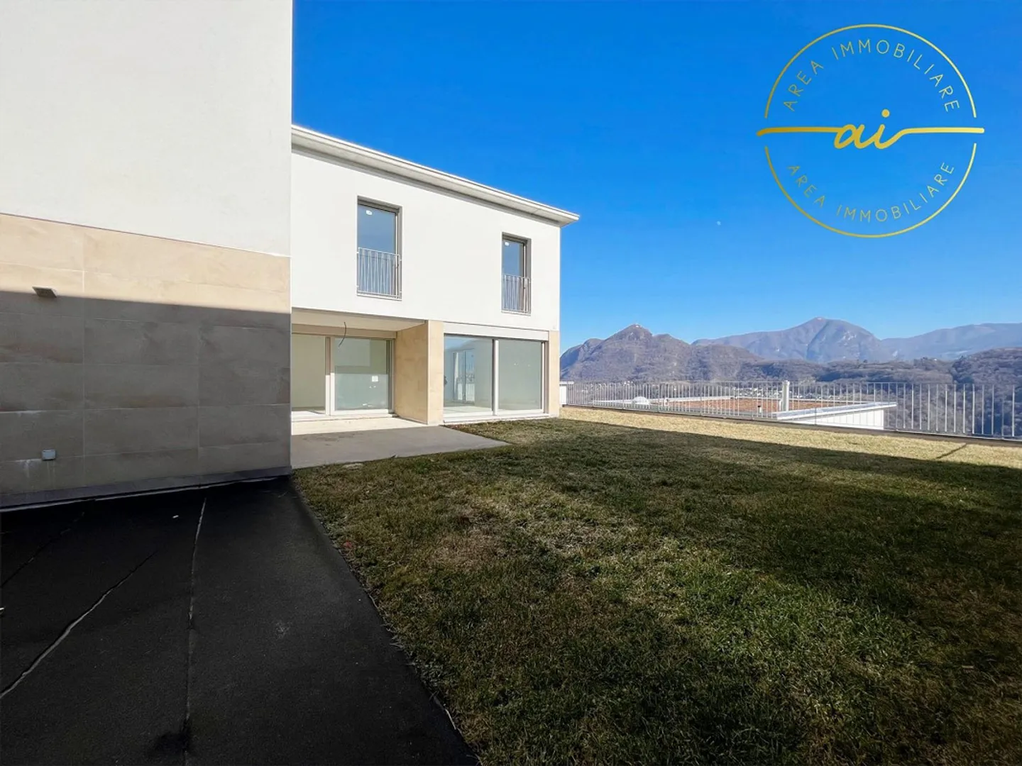 VILLA B – MODERNE EIGENSTÄNDIGE VILLA MIT PANORAMATERRASSE - Foto 5 von 12