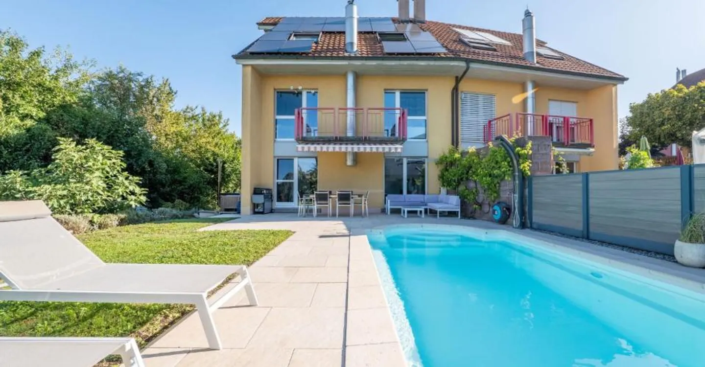 Architektenvilla mit 7,5 Zimmern, beheiztem Pool und Jacuzzi 5 Minuten von Payerne entfernt - Foto 1 von 11