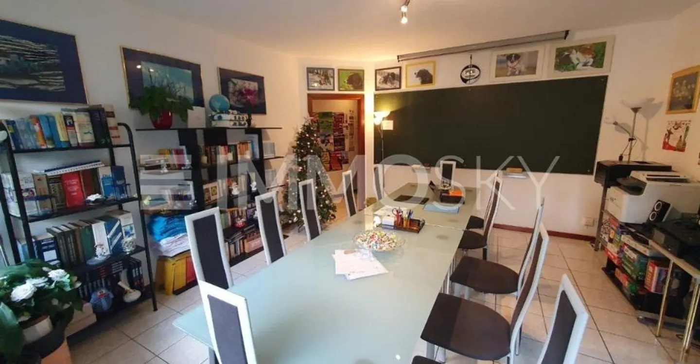 Elegant and Welcoming Office for Firms and Professionals - Photo 1 of 3