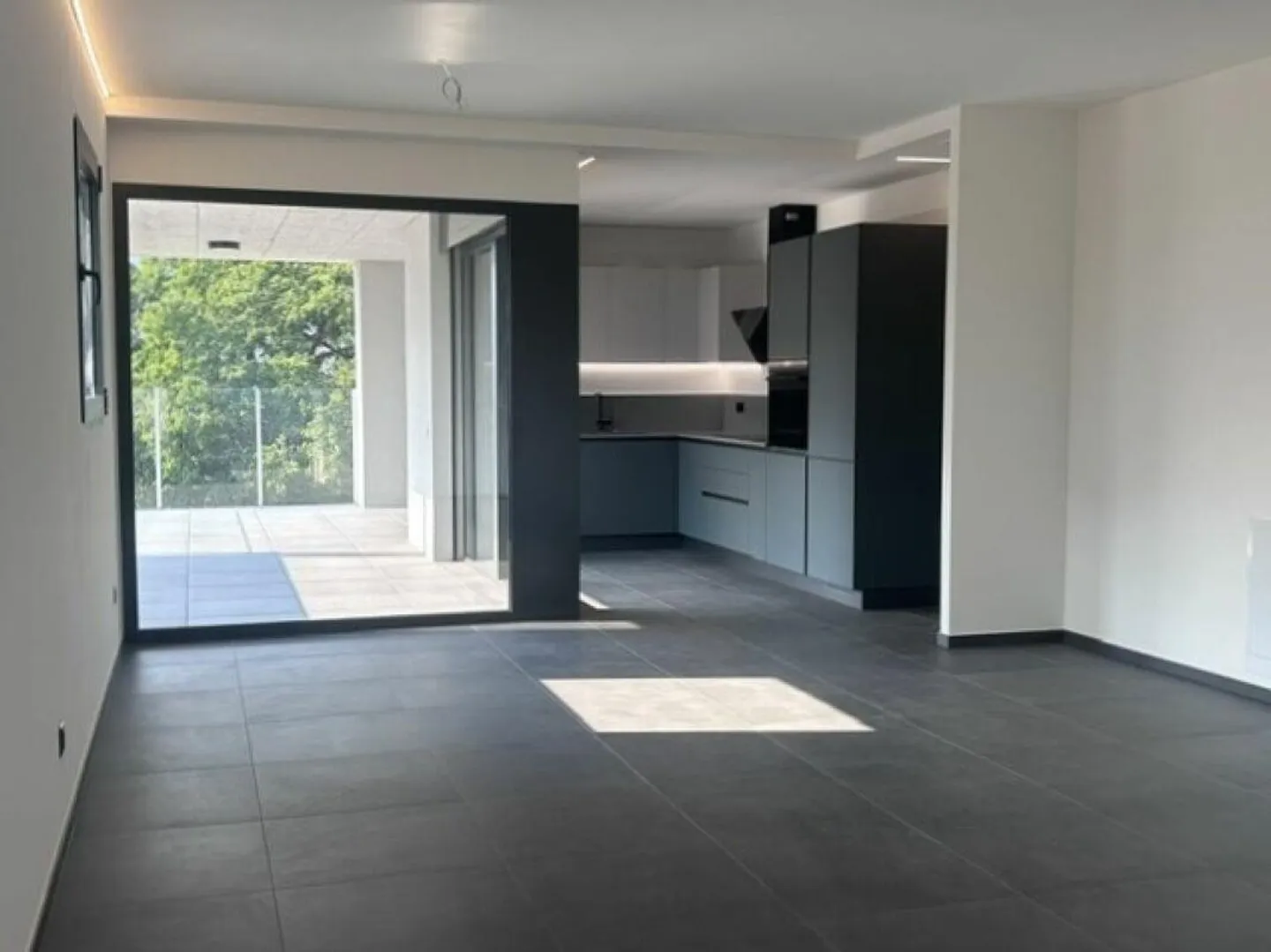 NEUES PENTHOUSE 3.5 ZIMMER MIT 38MQ DACHTERRASSE MIT SEEBLICK - Foto 8 von 29