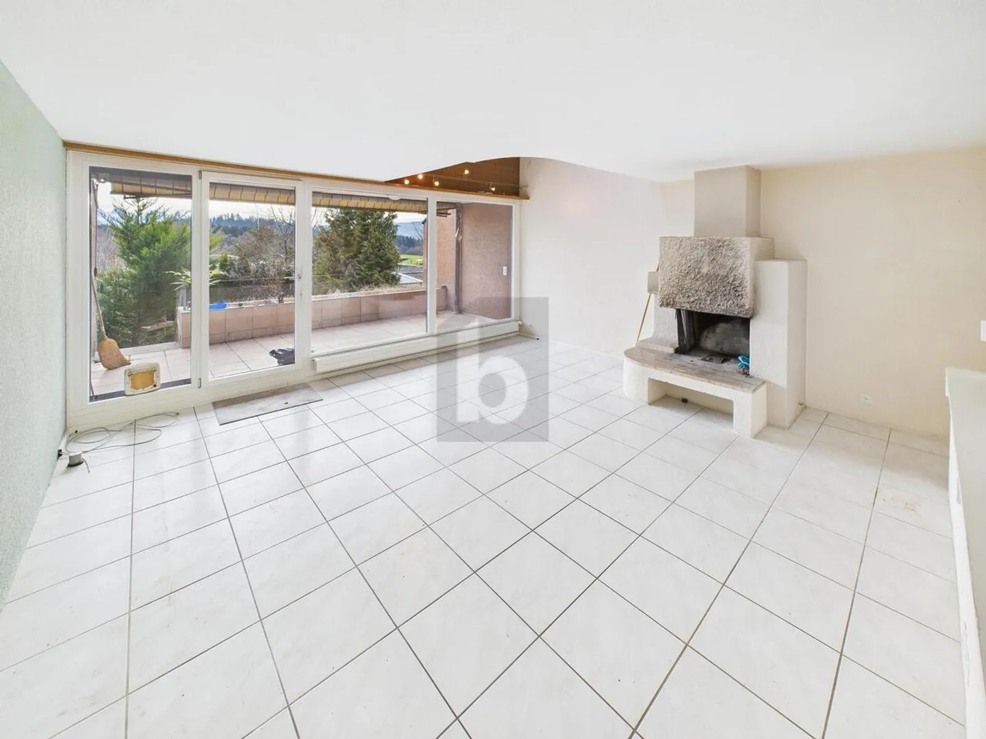 Maison contiguë 6 pièces - Photo 2 sur 6