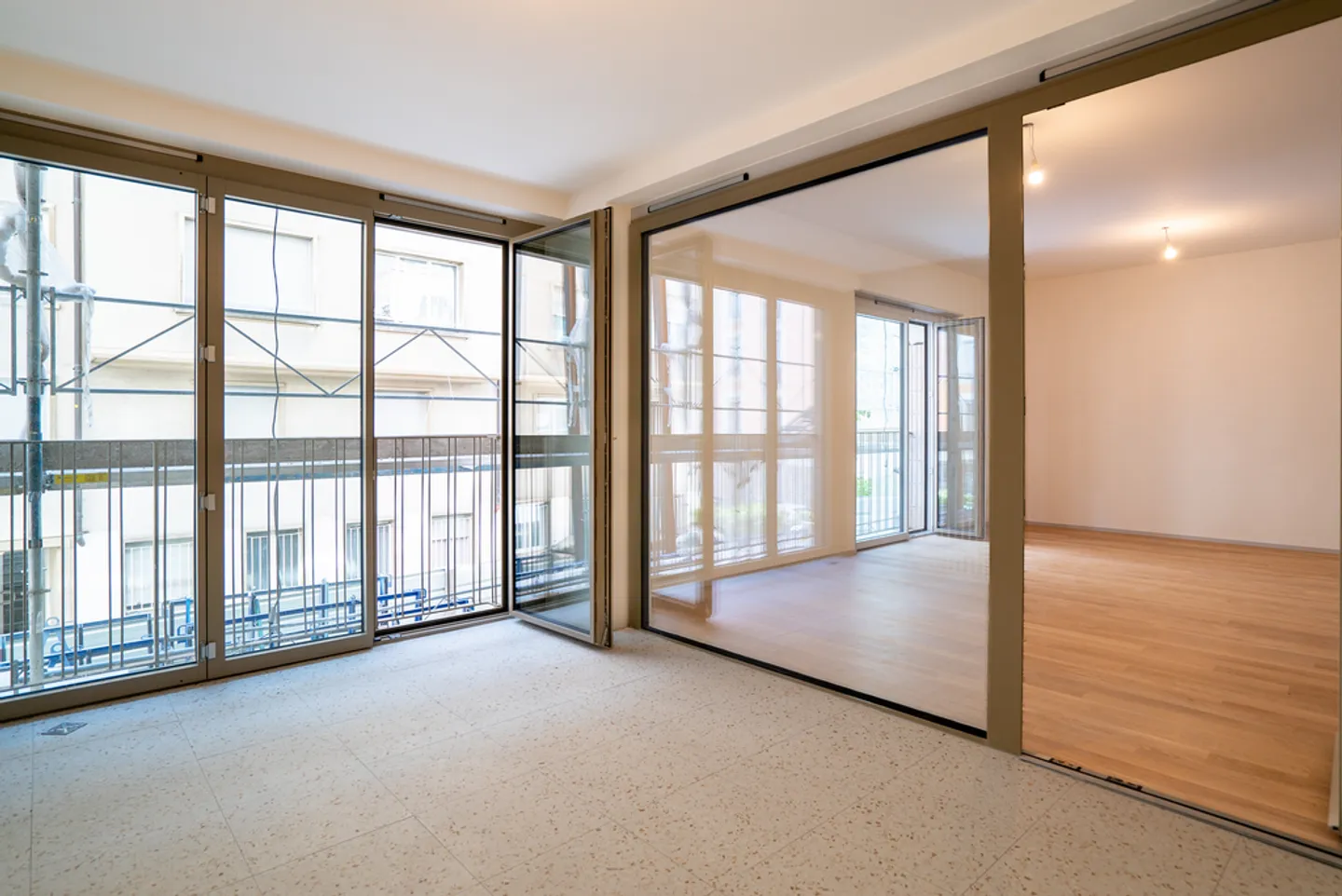 Appartement Charmant avec Vue sur le Lac - Photo 2 sur 7